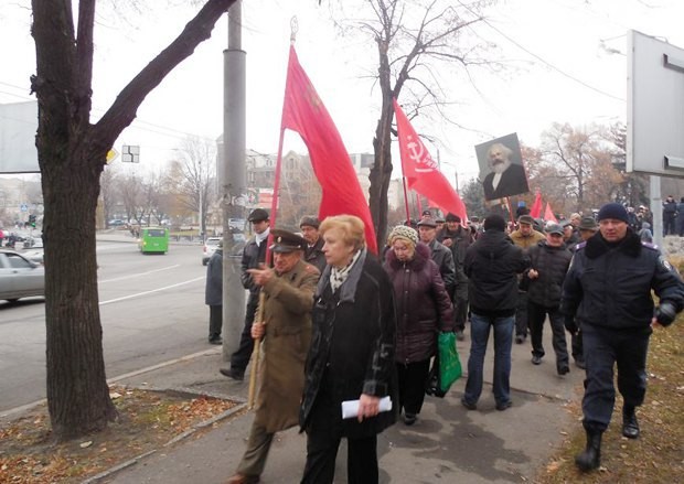 Right Sector hanh hung nhom ung ho Dang Cong san Ukraine o Kharkov-Hinh-2